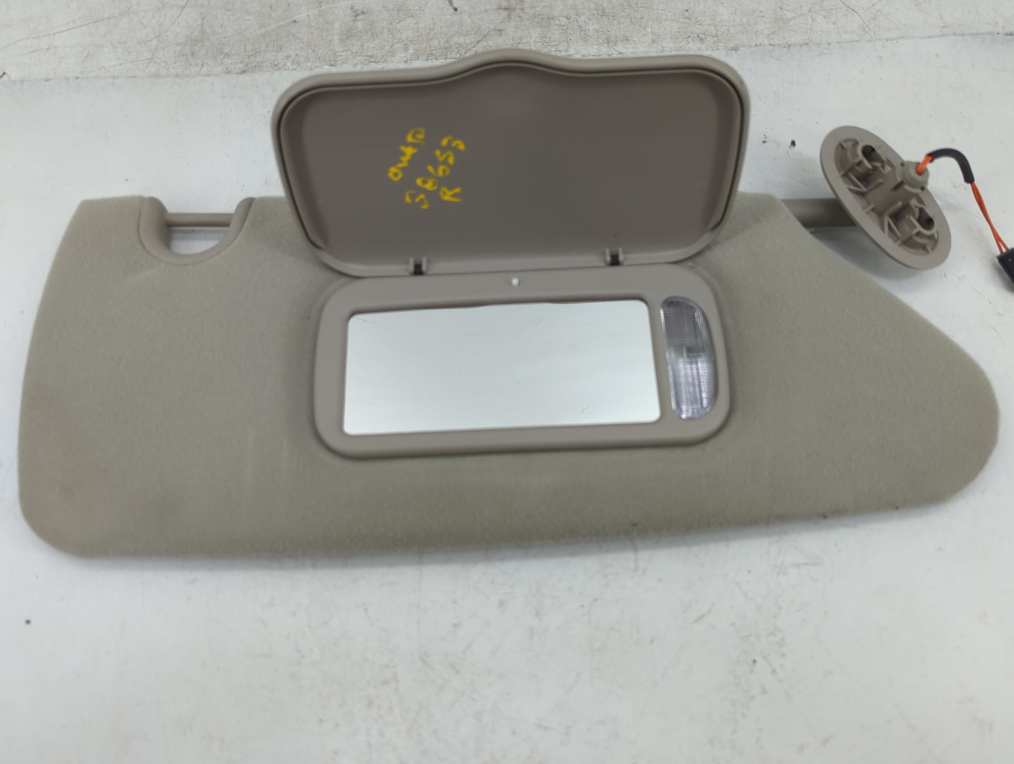 2004-2007 Chrysler Town & Country Sun Visor Shade Replacement Passenger Right Mirror Fits Fits 2004 2005 2006 2007 OEM Used 