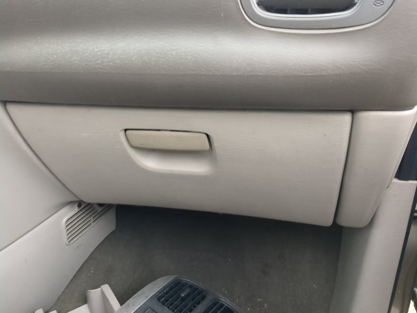 2006 Chrysler Town & Country Passenger Glove Box Door Storage Compartment - Oemusedautoparts1.com