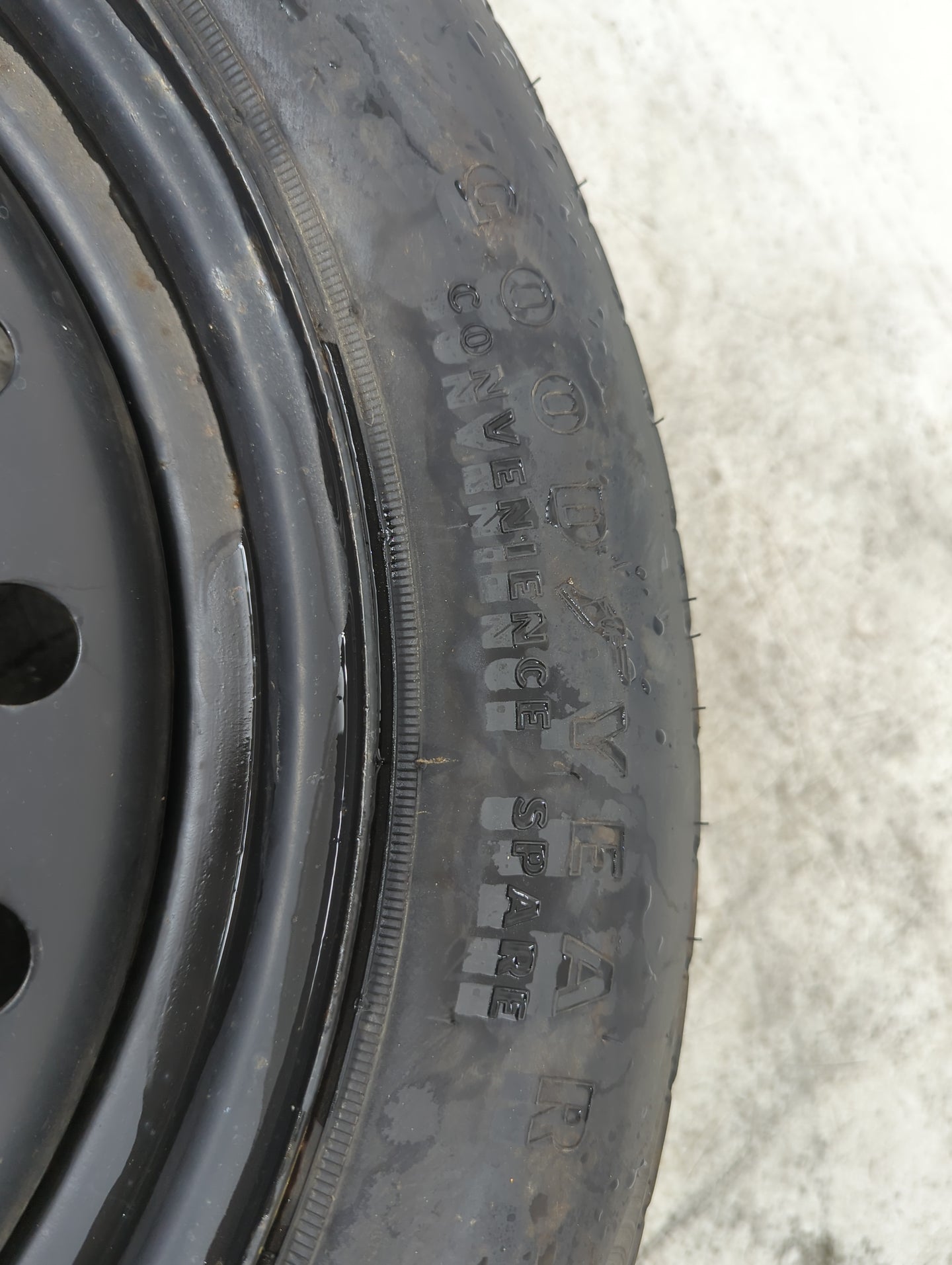 2006 Chrysler 300 Chr300 Spare Donut Tire Wheel Rim Oem - Oemusedautoparts1.com