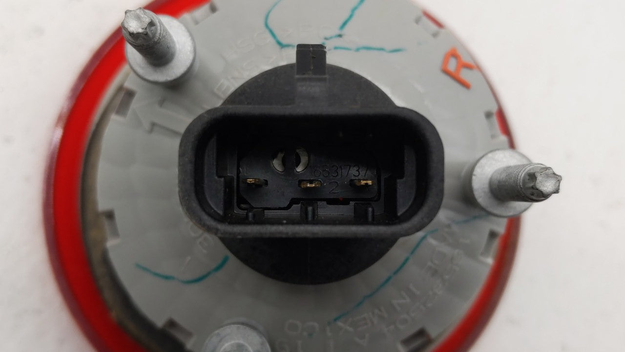 2006-2011 Chevrolet Hhr Tail Light Assembly Passenger Right OEM P/N:16532504 A Fits Fits 2006 2007 2008 2009 2010 2011 OEM U