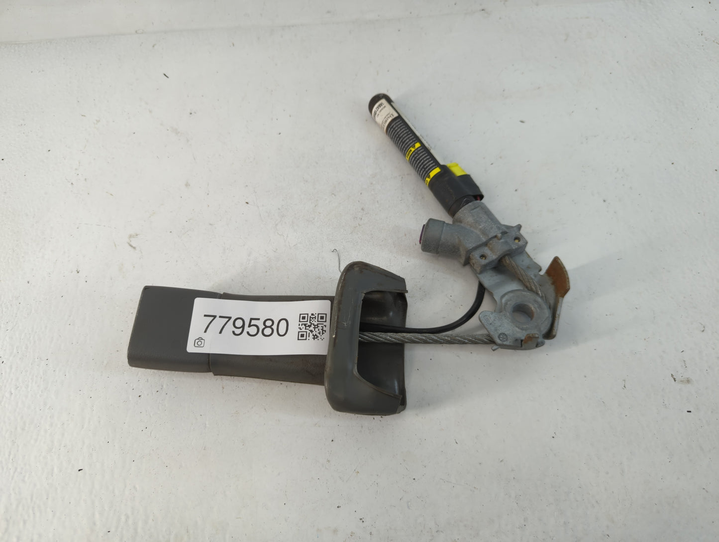 2005-2007 Dodge Caravan Passenger Front Seatbelt Buckle - Oemusedautoparts1.com