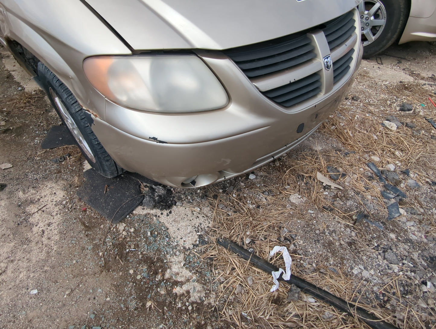 2005-2007 Dodge Caravan Front Bumper - Oem - Oemusedautoparts1.com