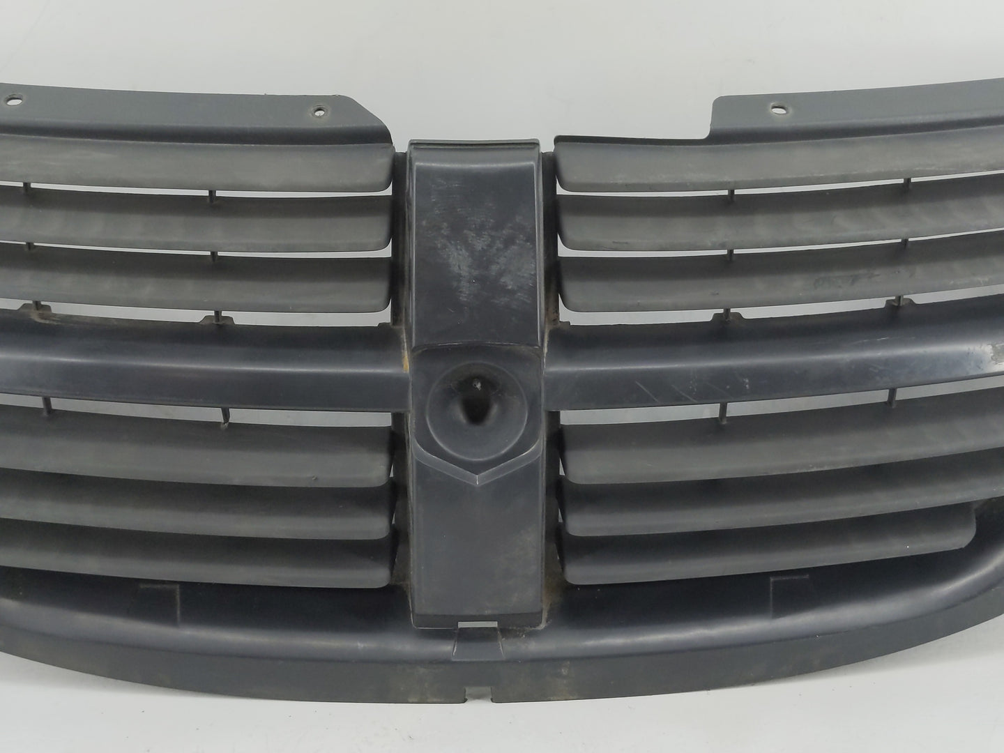 2005-2007 Dodge Caravan Front Grille Bumper Not Included - Oemusedautoparts1.com