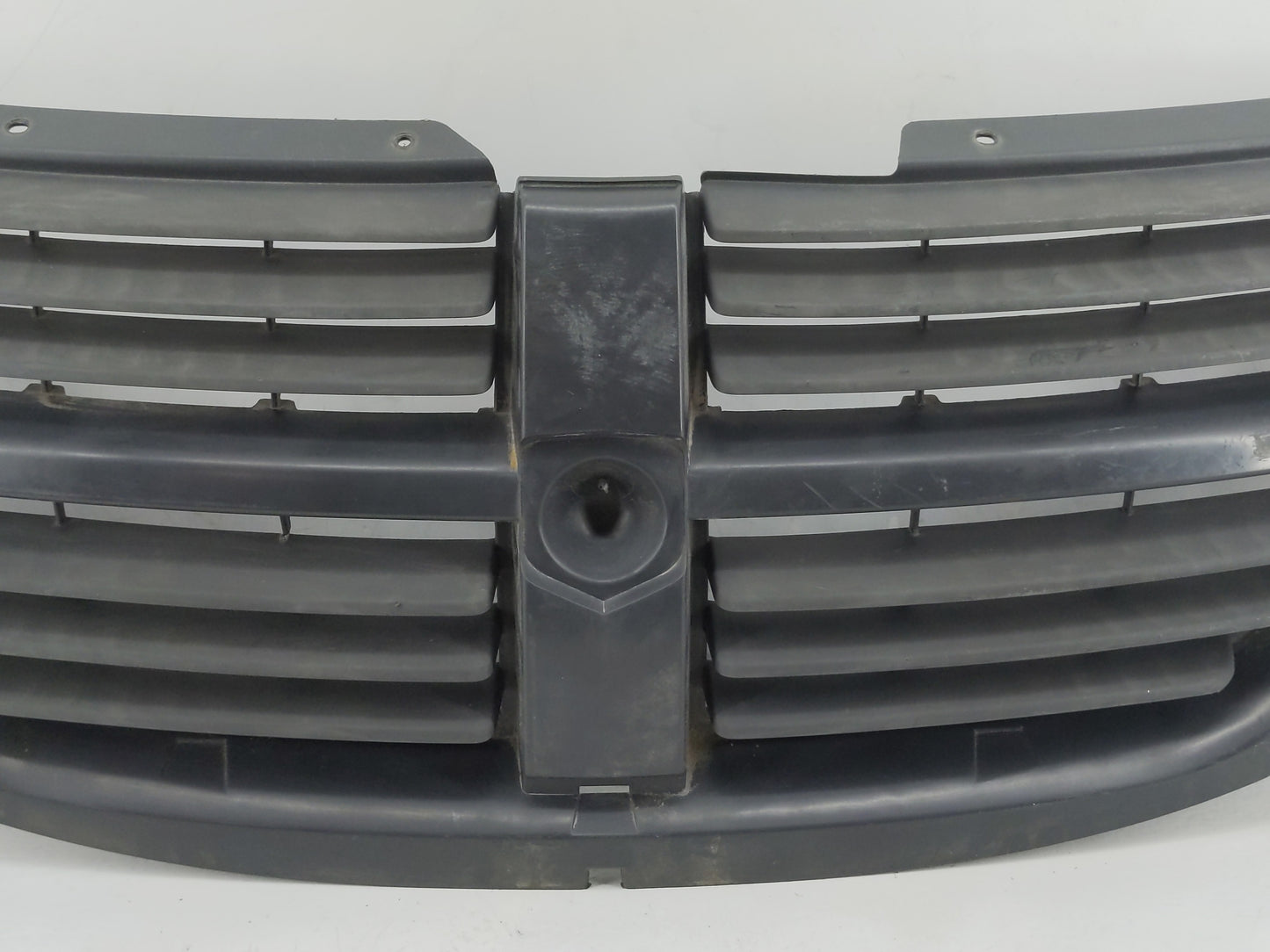 2005-2007 Dodge Caravan Front Grille Bumper Not Included - Oemusedautoparts1.com