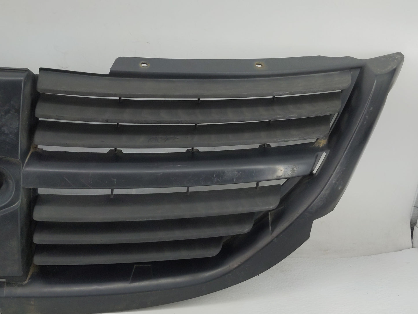 2005-2007 Dodge Caravan Front Grille Bumper Not Included - Oemusedautoparts1.com