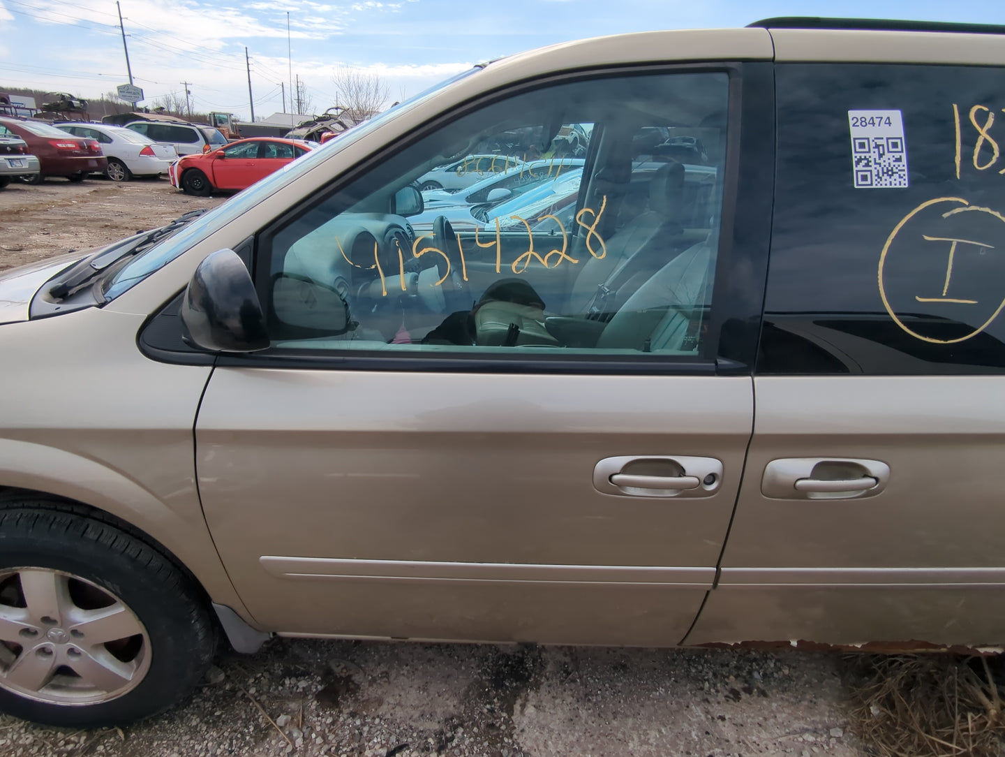 2004-2007 Dodge Caravan Driver Front Door Oem - Oemusedautoparts1.com