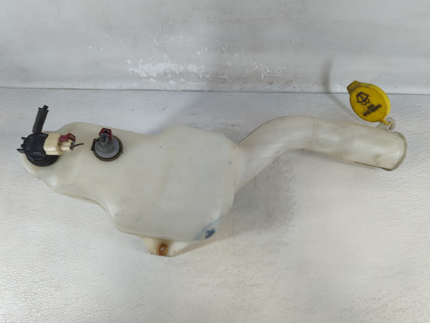 2006-2010 Dodge Charger Windshield Washer Fluid Reservoir Bottle Oem - Oemusedautoparts1.com