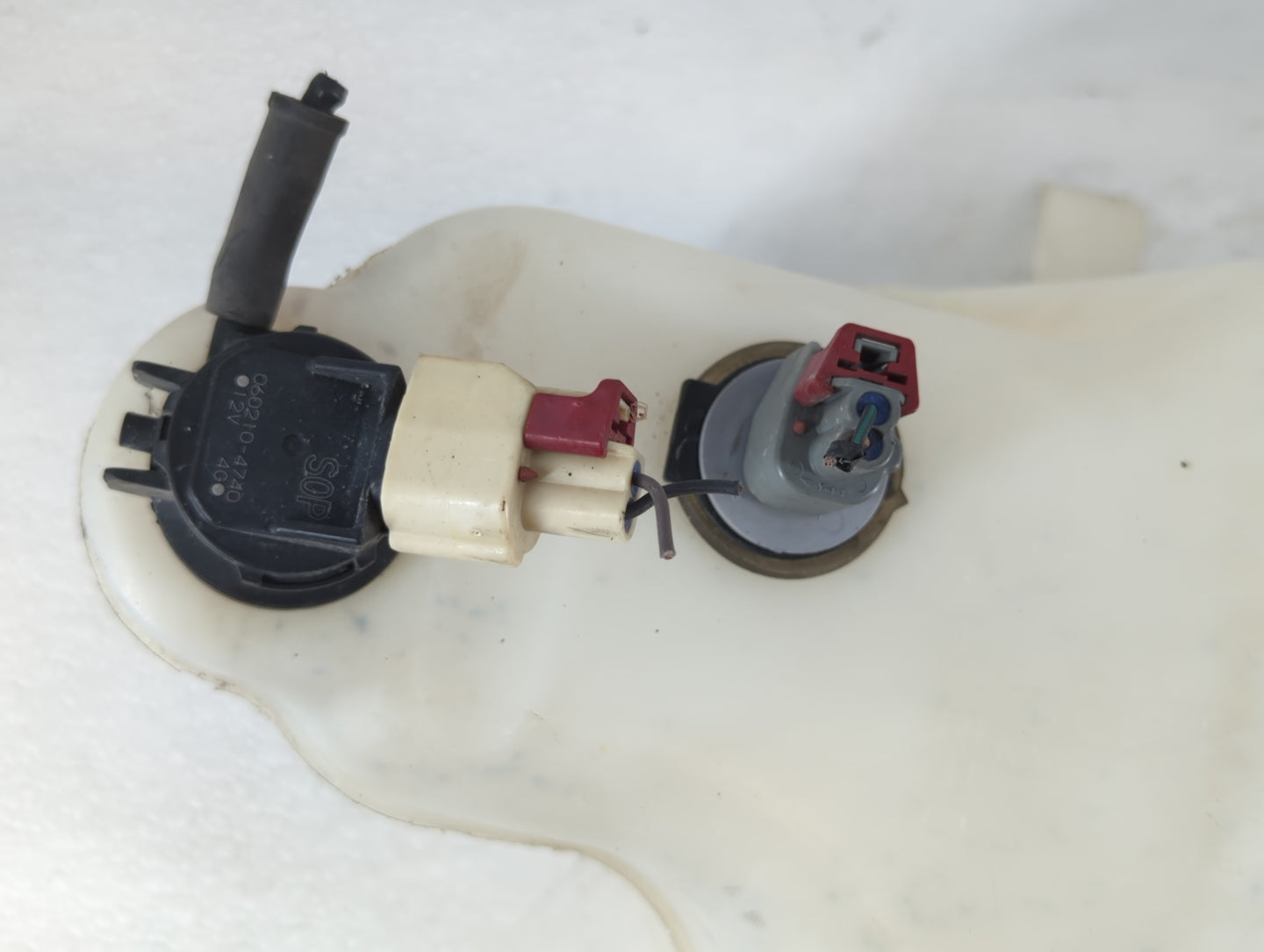 2006-2010 Dodge Charger Windshield Washer Fluid Reservoir Bottle Oem - Oemusedautoparts1.com