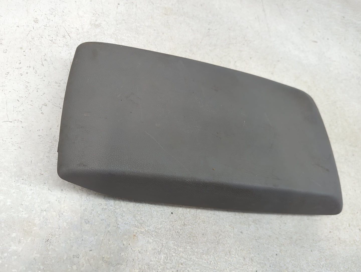2006 Dodge Charger Center Console Armrest Cover Lid P/N:P1057280XDBAC Fits OEM Used Auto Parts - Oemusedautoparts1.com