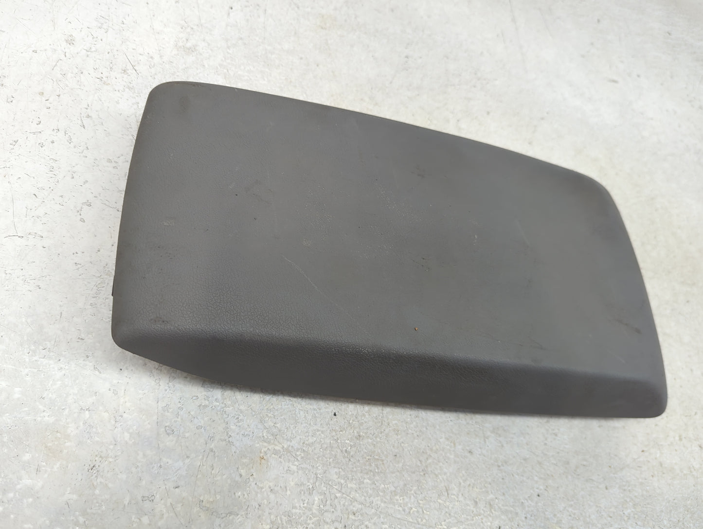 2006 Dodge Charger Center Console Armrest Cover Lid P/N:P1057280XDBAC Fits OEM Used Auto Parts - Oemusedautoparts1.com