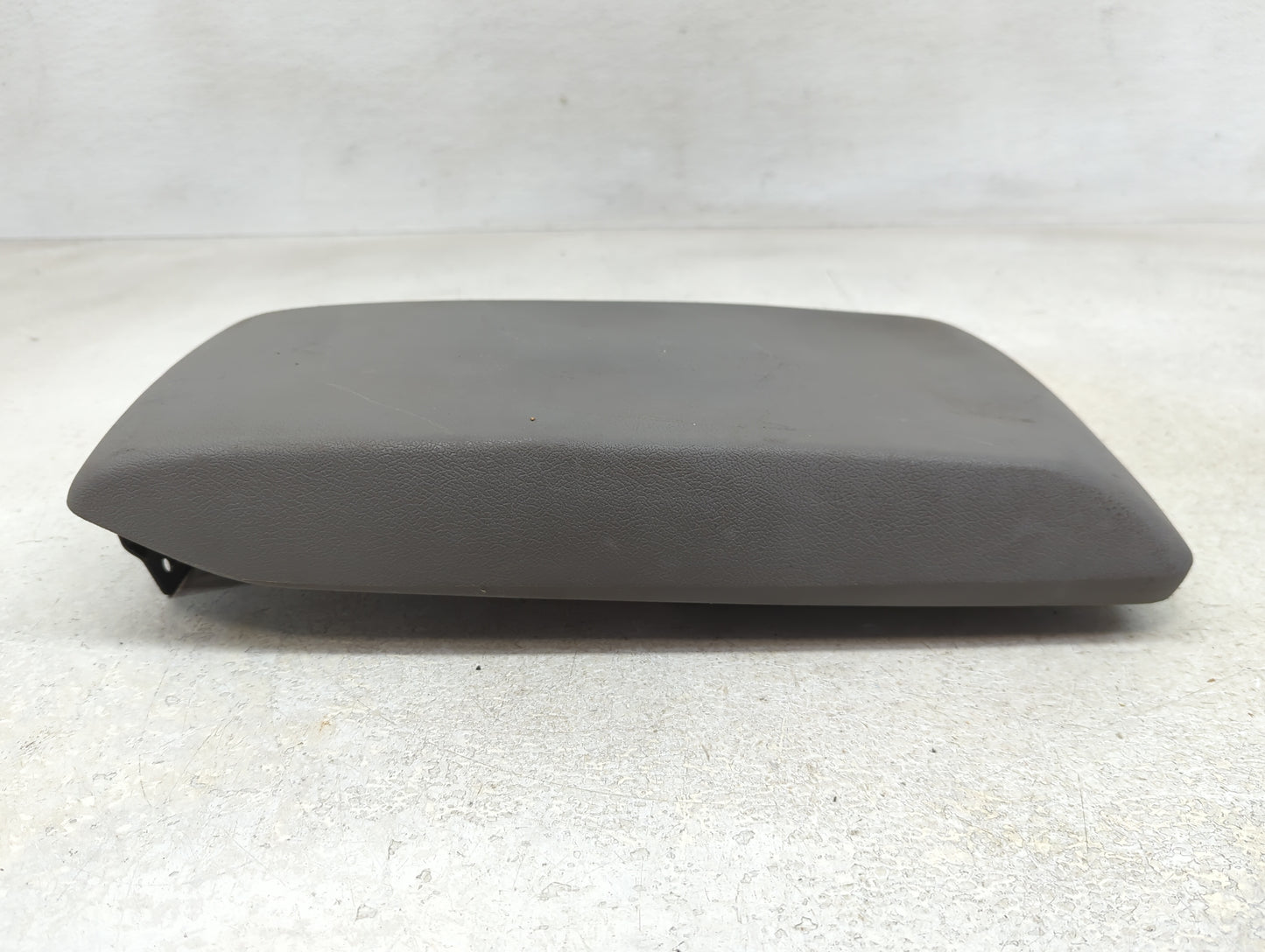 2006 Dodge Charger Center Console Armrest Cover Lid P/N:P1057280XDBAC Fits OEM Used Auto Parts - Oemusedautoparts1.com