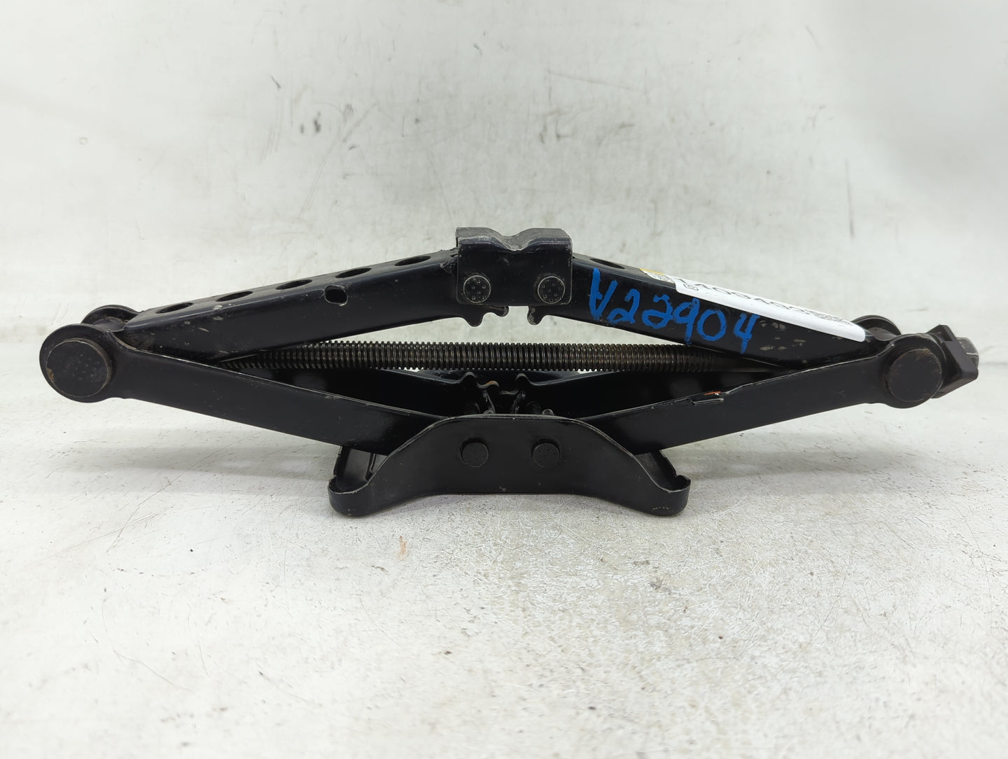 2006 Dodge Charger Spare Scissor Car Jack 1409493 - Oemusedautoparts1.com