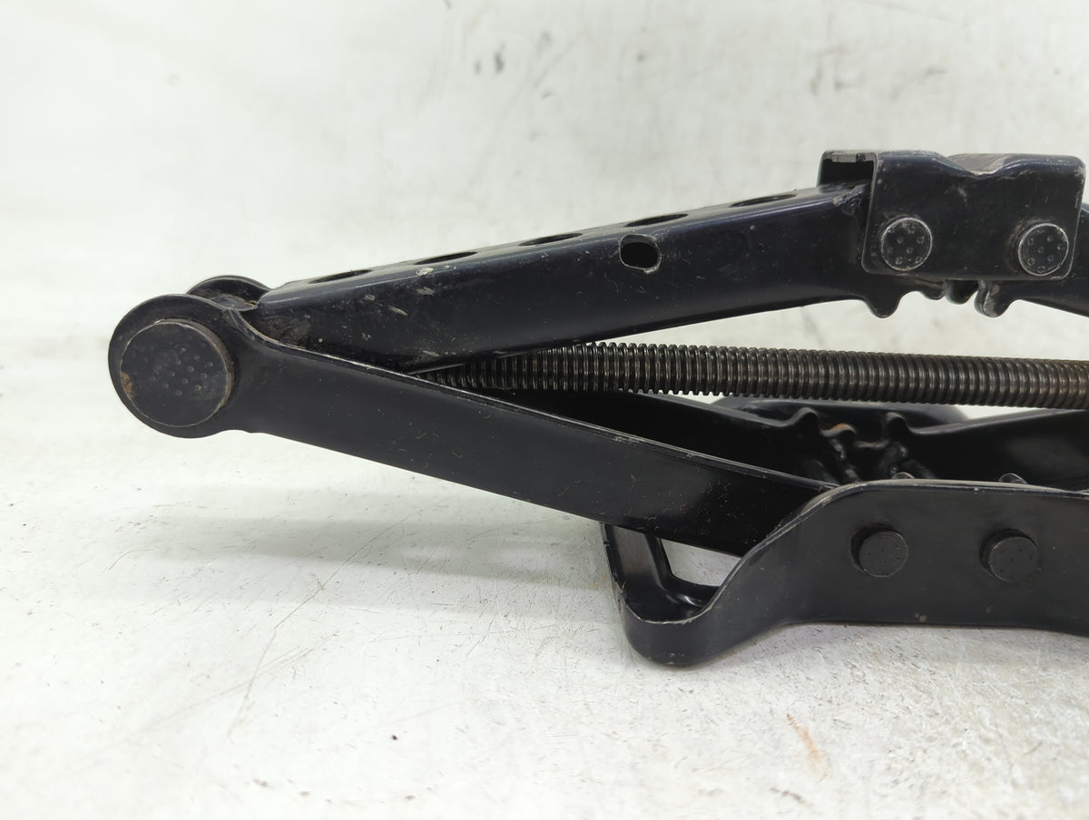 2006 Dodge Charger Spare Scissor Car Jack 1409493 - Oemusedautoparts1.com