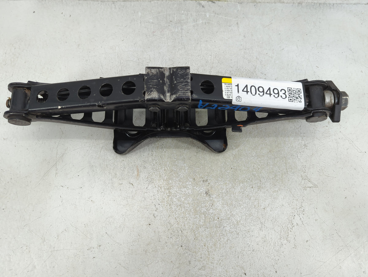 2006 Dodge Charger Spare Scissor Car Jack 1409493 - Oemusedautoparts1.com