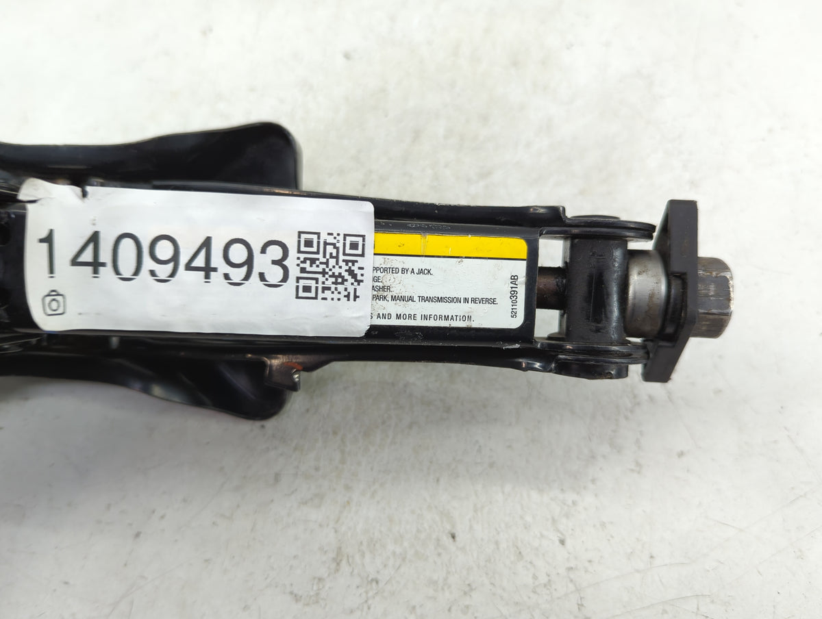 2006 Dodge Charger Spare Scissor Car Jack 1409493 - Oemusedautoparts1.com