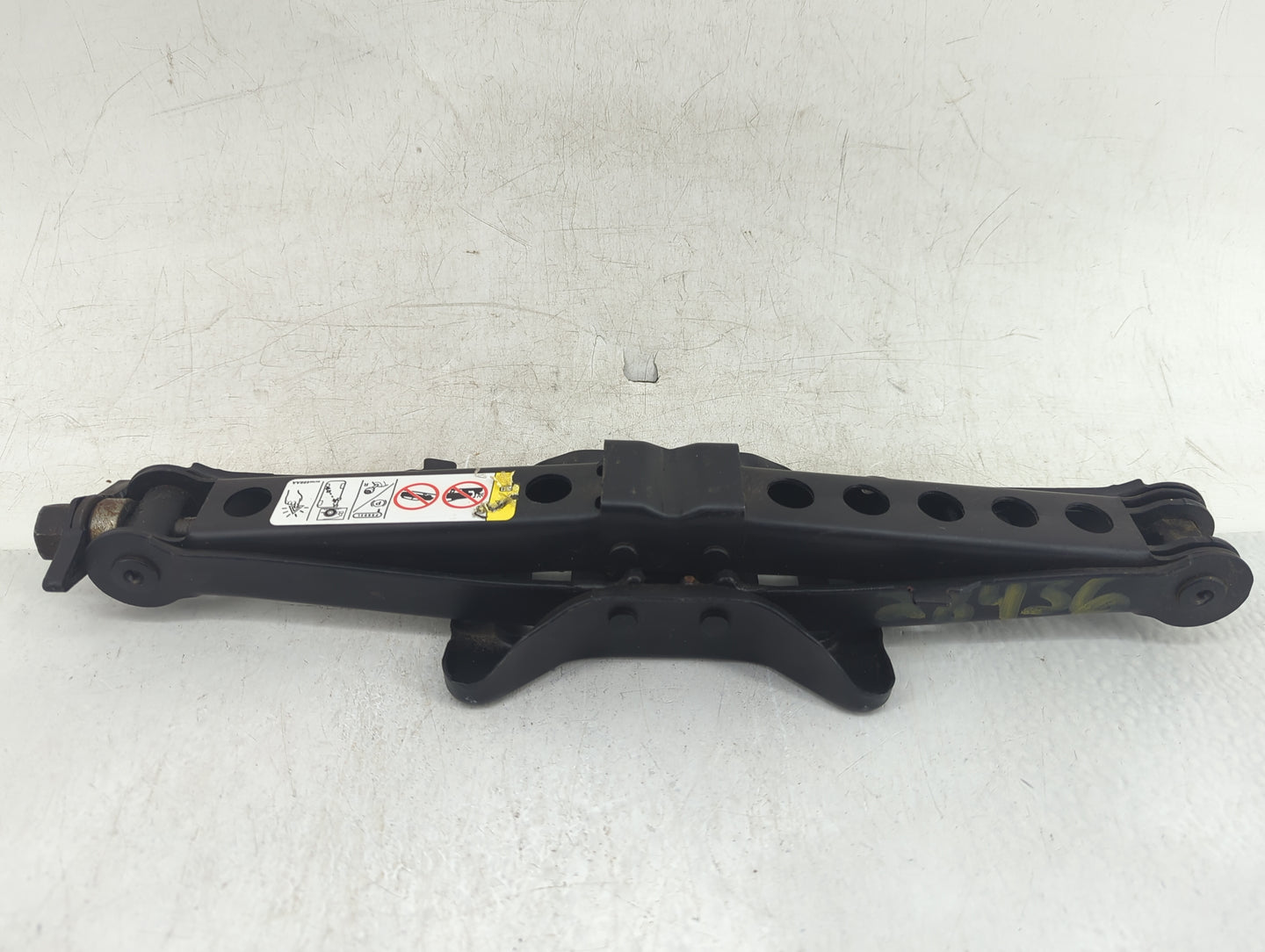 2006 Dodge Charger Spare Scissor Car Jack - Oemusedautoparts1.com