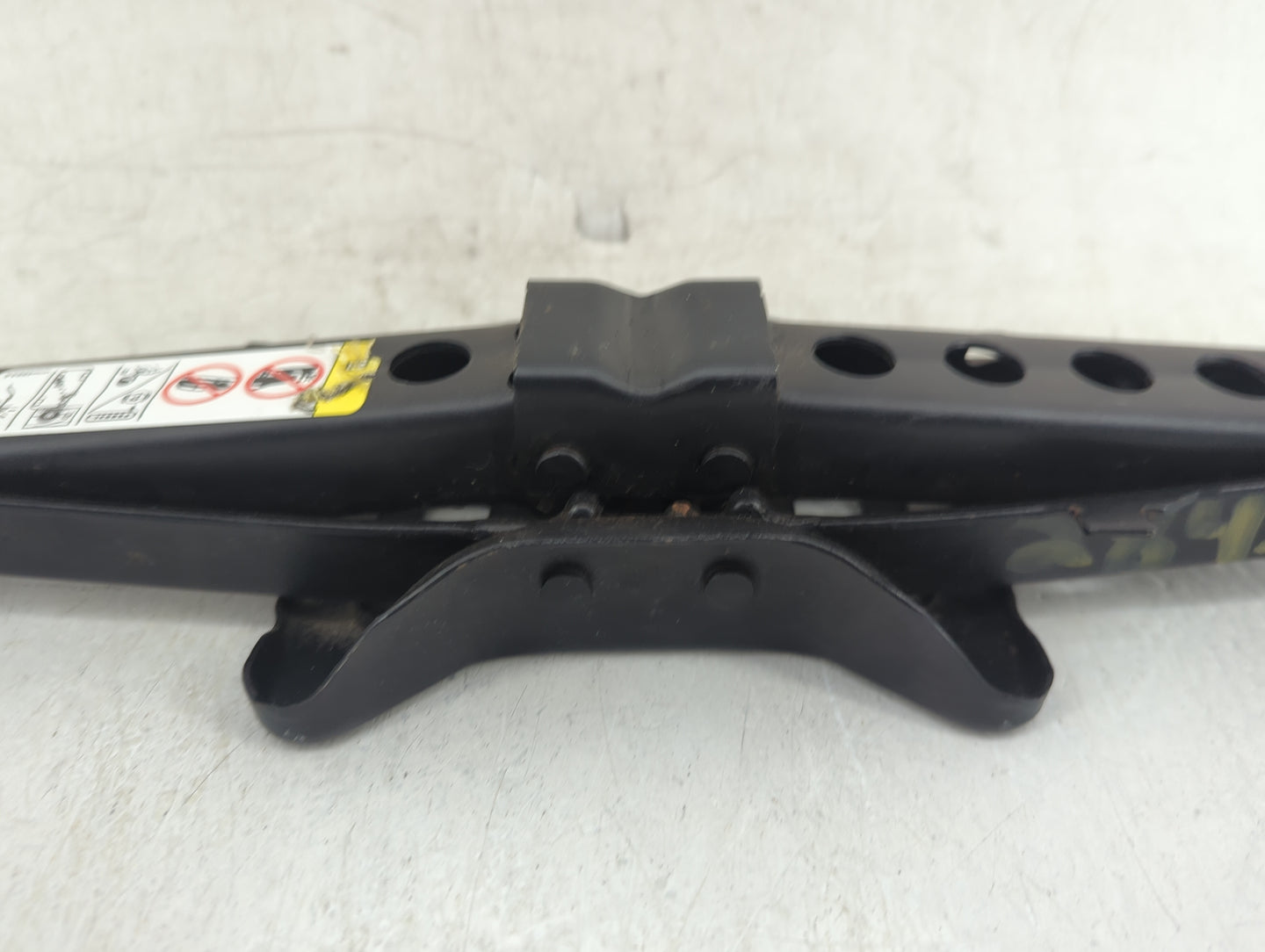 2006 Dodge Charger Spare Scissor Car Jack - Oemusedautoparts1.com