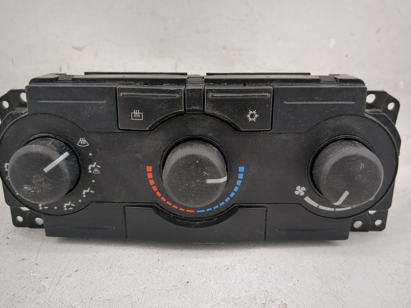 2006-2007 Dodge Charger Climate Control Module Temperature AC/Heater Replacement P/N:P55111870AJ Fits Fits 2005 2006 2007 OE