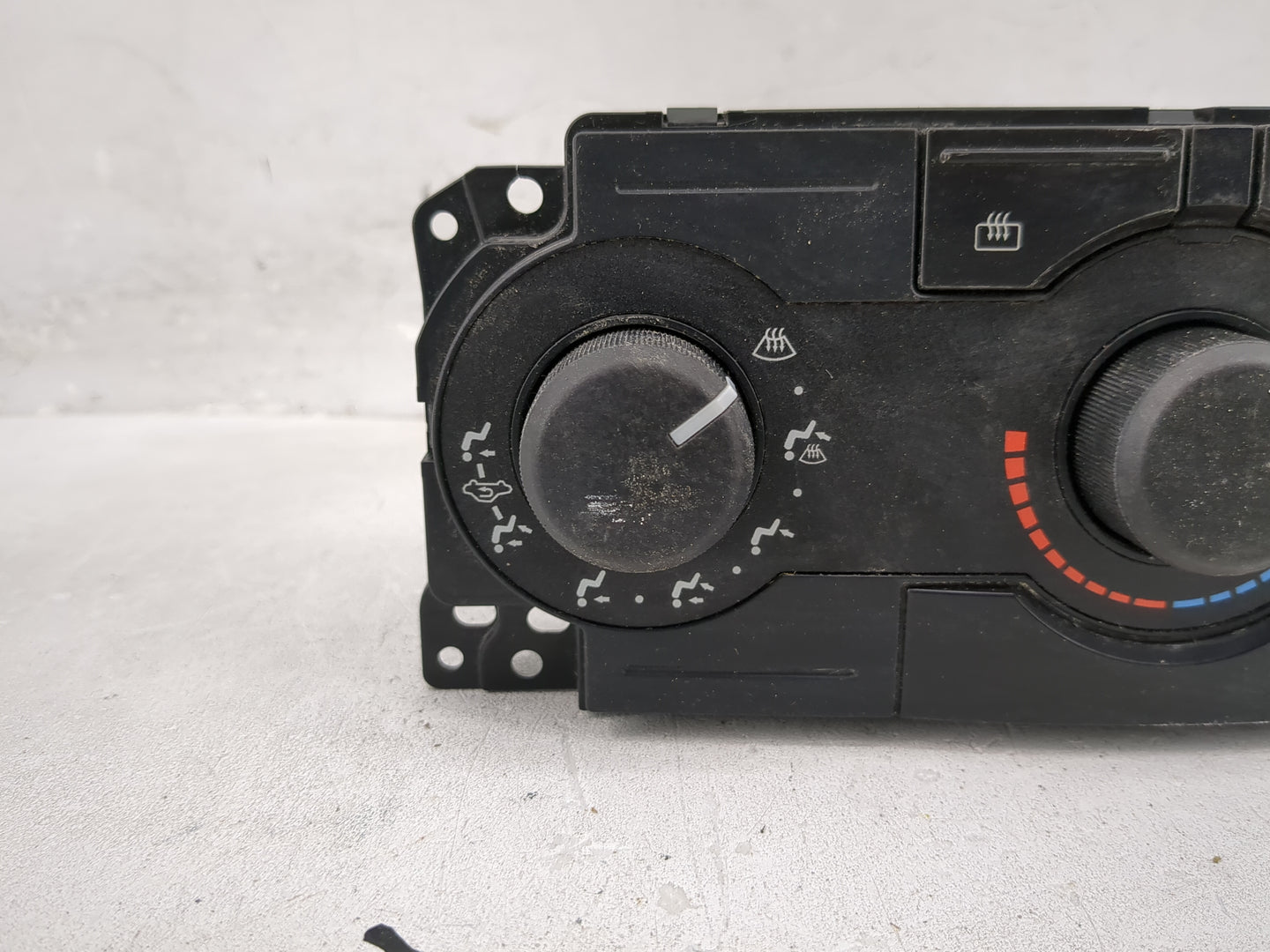 2006-2007 Dodge Charger Climate Control Module Temperature AC/Heater Replacement P/N:P55111870AJ Fits Fits 2005 2006 2007 OE