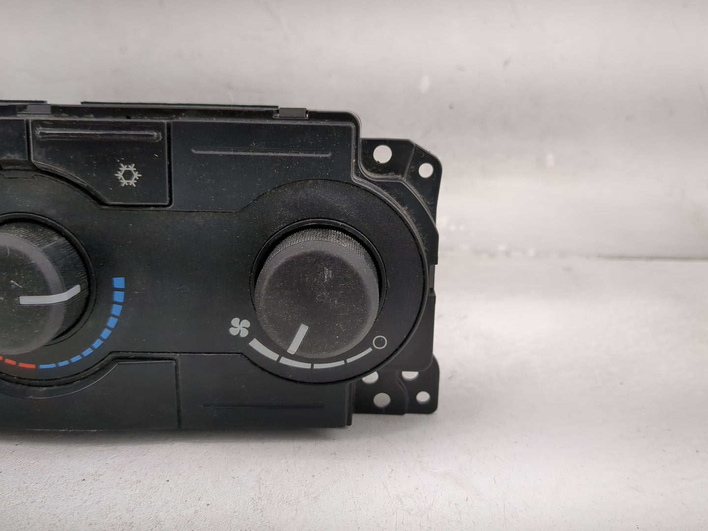 2006-2007 Dodge Charger Climate Control Module Temperature AC/Heater Replacement P/N:P55111870AJ Fits Fits 2005 2006 2007 OE