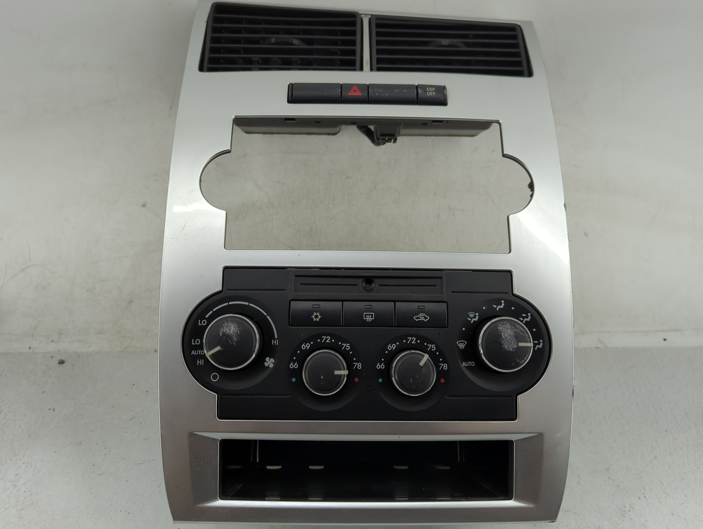 2006-2007 Dodge Charger Climate Control Module Temperature AC/Heater Replacement P/N:P55111030AE Fits Fits 2005 2006 2007 OE