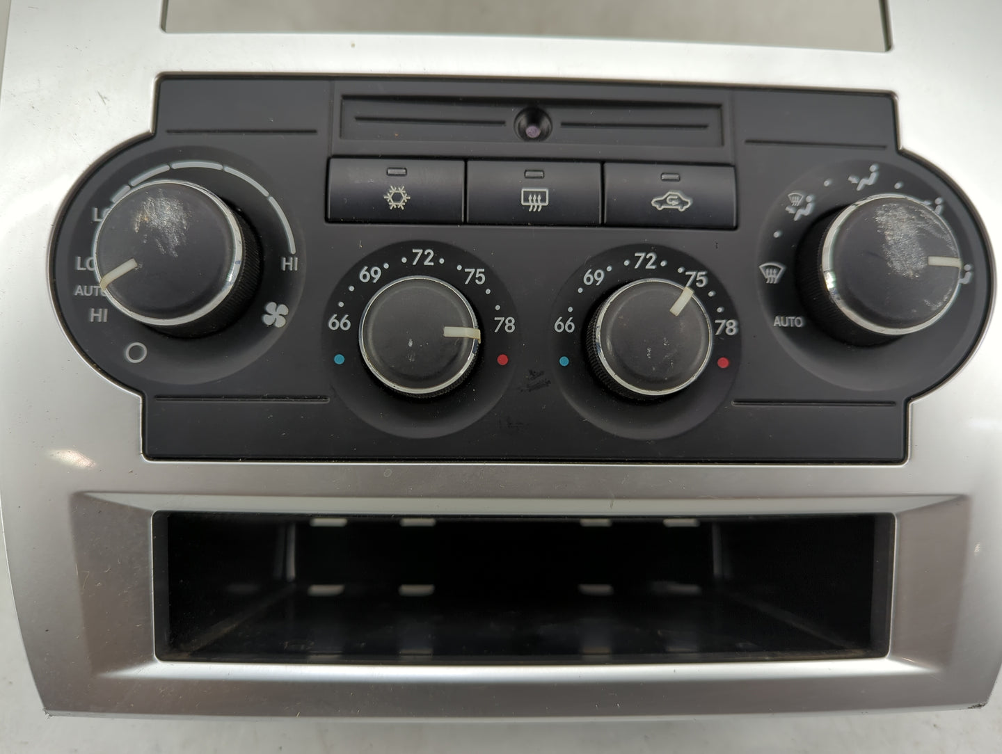 2006-2007 Dodge Charger Climate Control Module Temperature AC/Heater Replacement P/N:P55111030AE Fits Fits 2005 2006 2007 OE
