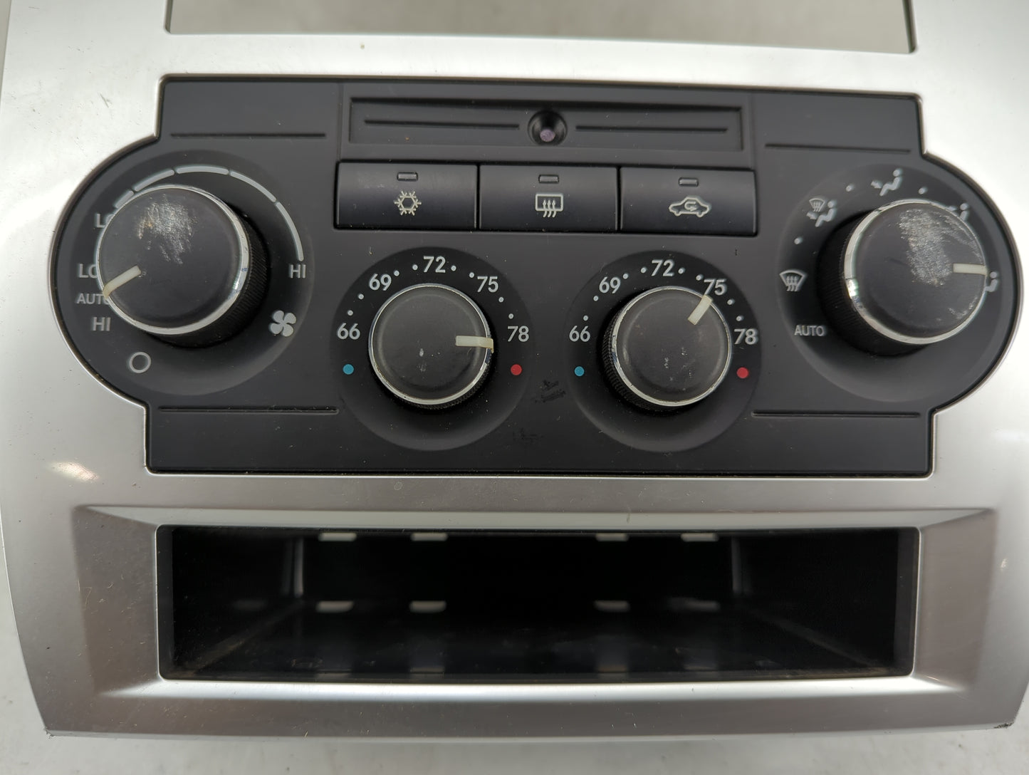 2006-2007 Dodge Charger Climate Control Module Temperature AC/Heater Replacement P/N:P55111030AE Fits Fits 2005 2006 2007 OE