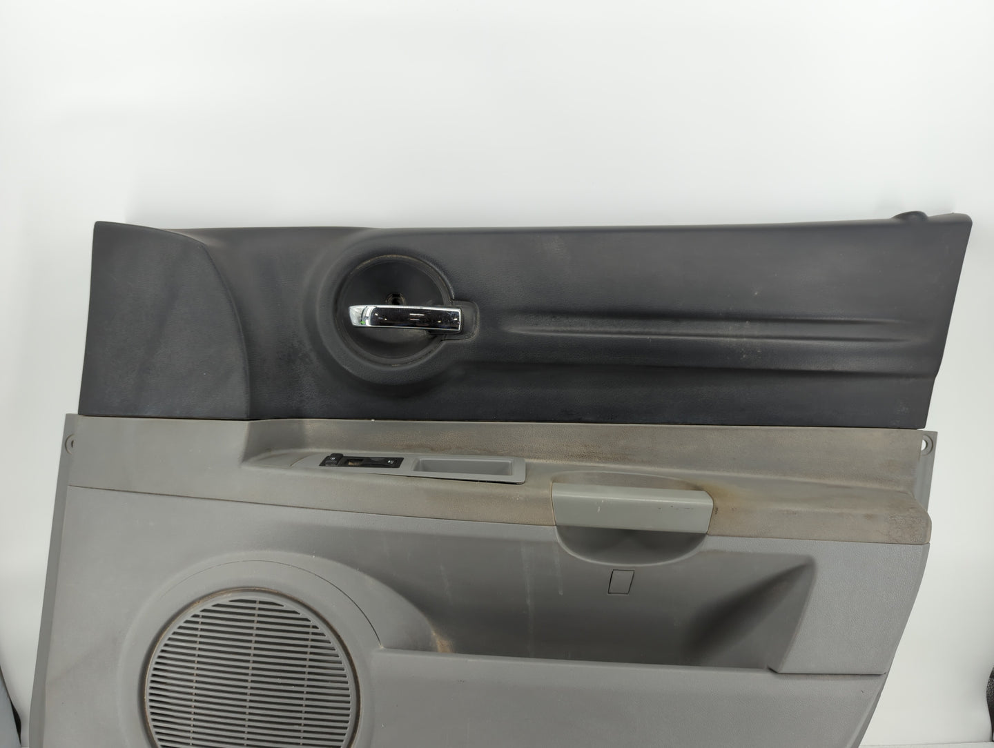 2006 Dodge Charger Front Right Passenger Interior Door Panel Trim - Oemusedautoparts1.com