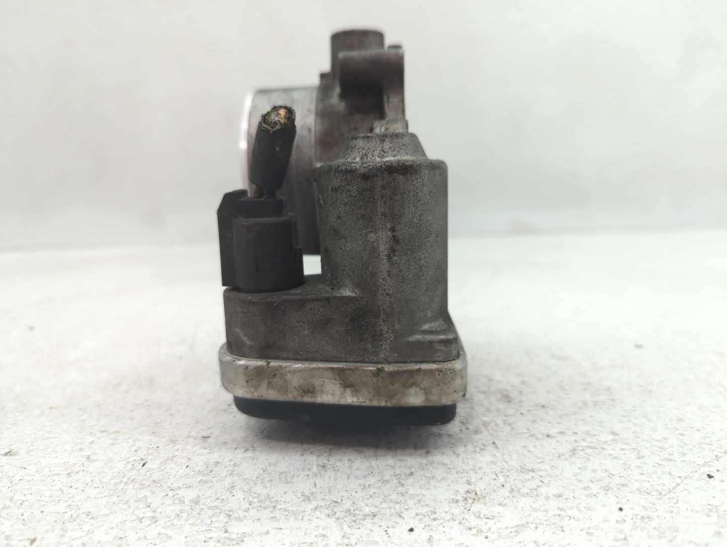 2006-2010 Dodge Charger Throttle Body P/N:A2C5309925 5 718 201 Fits Fits 2006 2007 2008 2009 2010 2011 OEM Used Auto Parts -