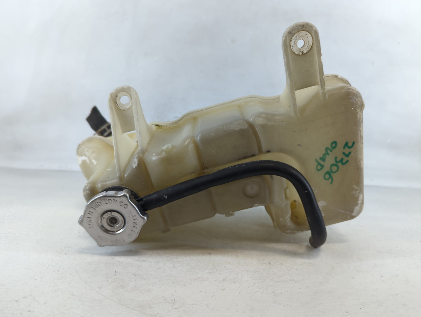 2006-2010 Dodge Charger Radiator Coolant Overflow Expansion Tank Bottle - Oemusedautoparts1.com
