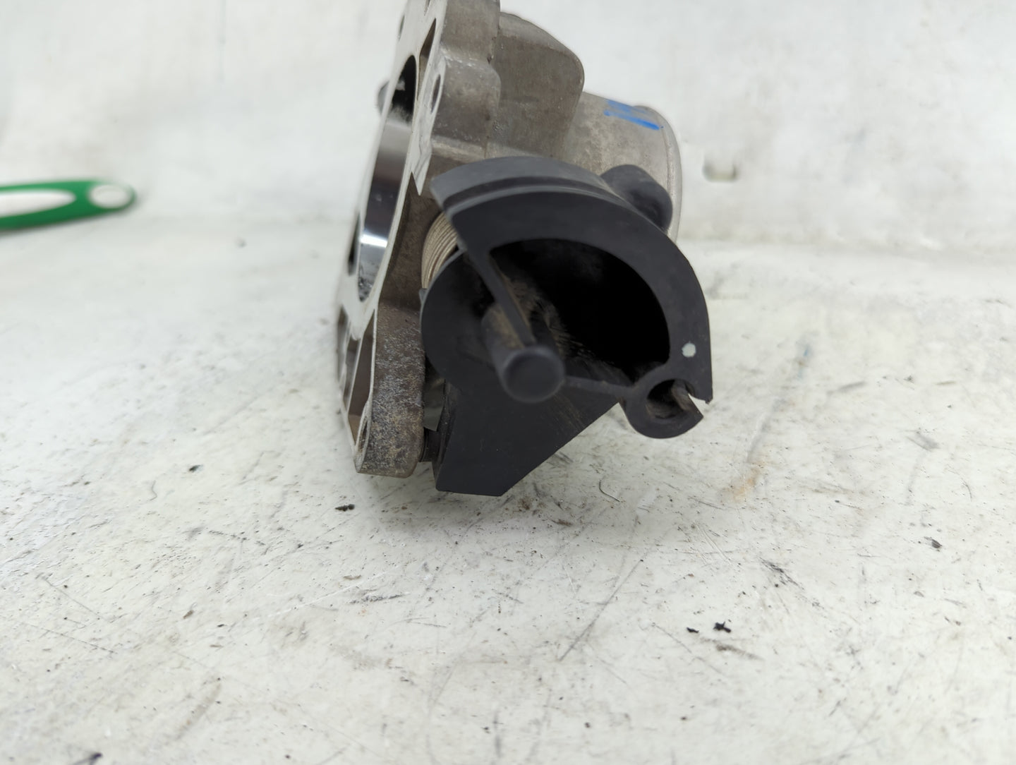 2005-2006 Dodge Dakota Throttle Body Fits Fits 2005 2006 OEM Used Auto Parts - Oemusedautoparts1.com