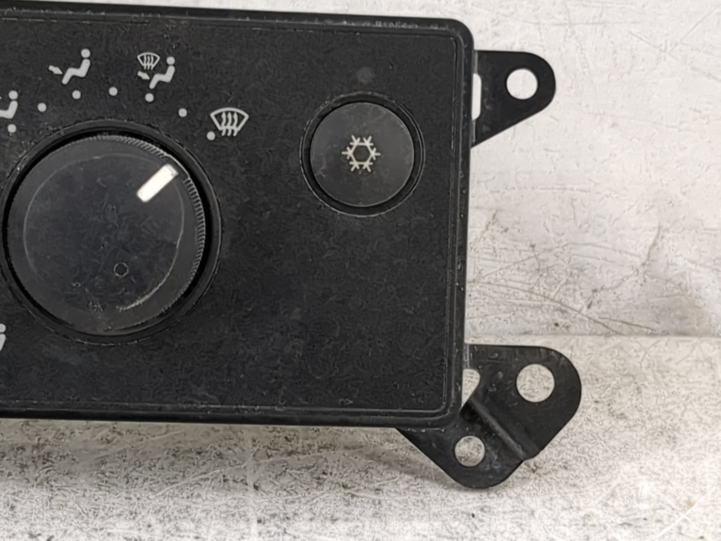 2006-2007 Dodge Dakota Climate Control Module Temperature AC/Heater Replacement P/N:P55056754AB Fits Fits 2006 2007 2008 OEM