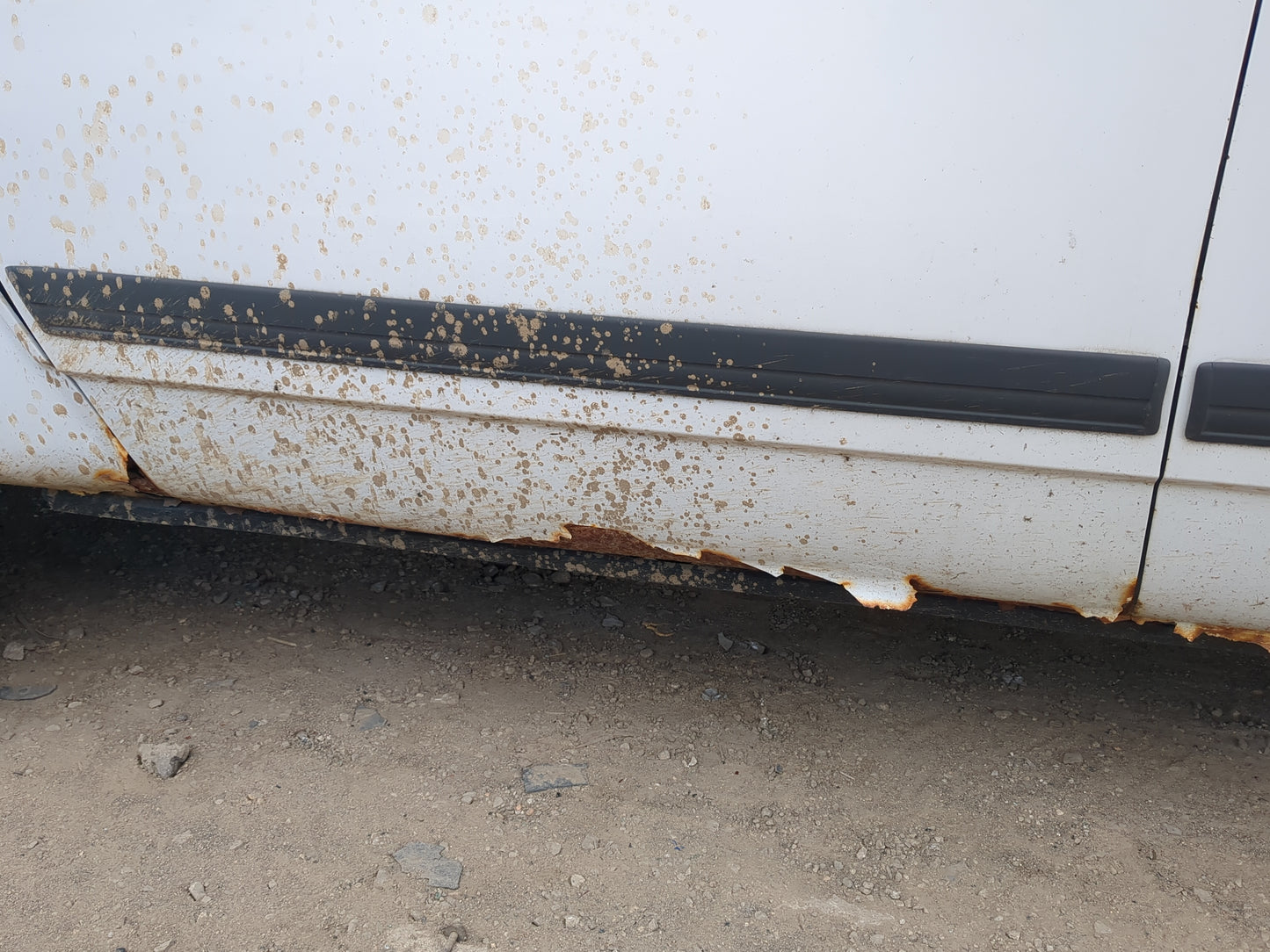 2004-2009 Dodge Durango Driver Front Door Oem - Oemusedautoparts1.com