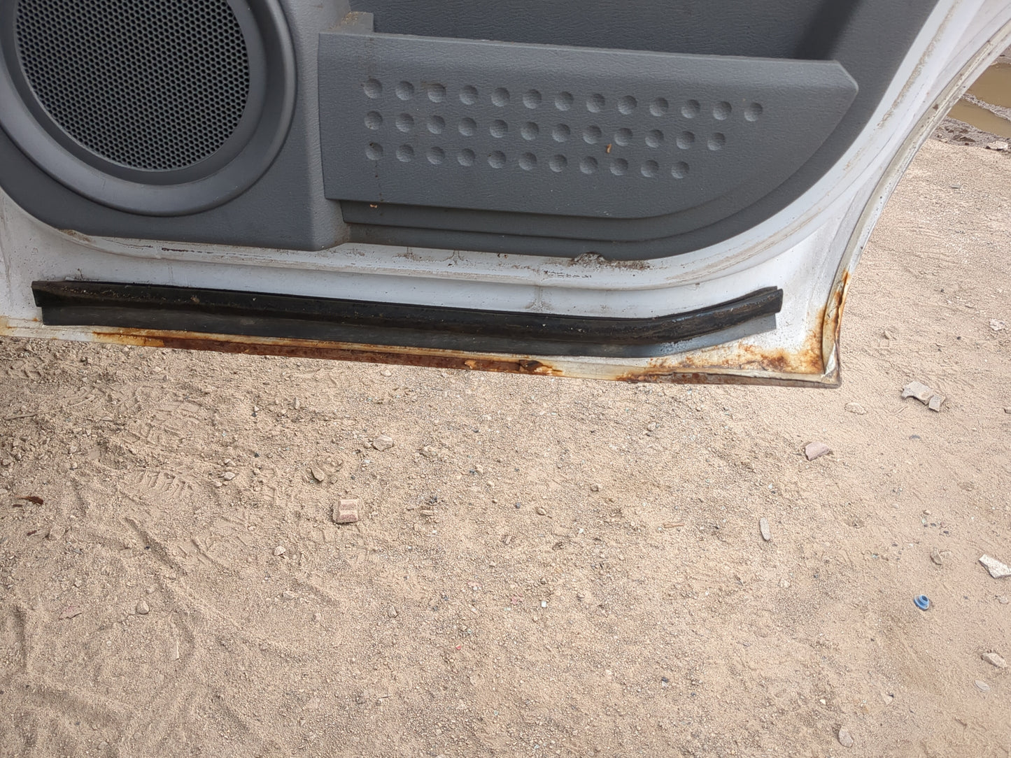 2004-2009 Dodge Durango Passenger Rear Door Oem 1217626 - Oemusedautoparts1.com