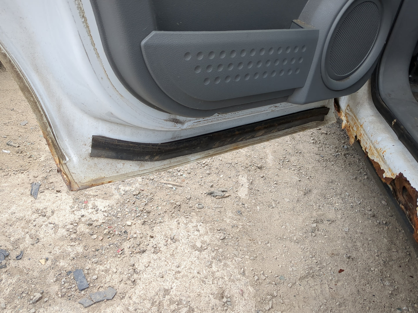 2004-2009 Dodge Durango Driver Rear Door Oem 1217641 - Oemusedautoparts1.com