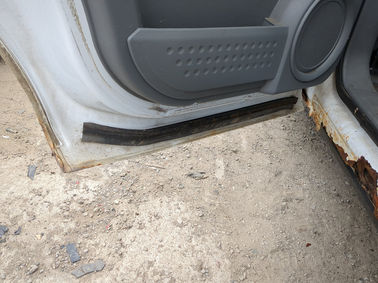 2004-2009 Dodge Durango Driver Rear Door Oem 1217641 - Oemusedautoparts1.com