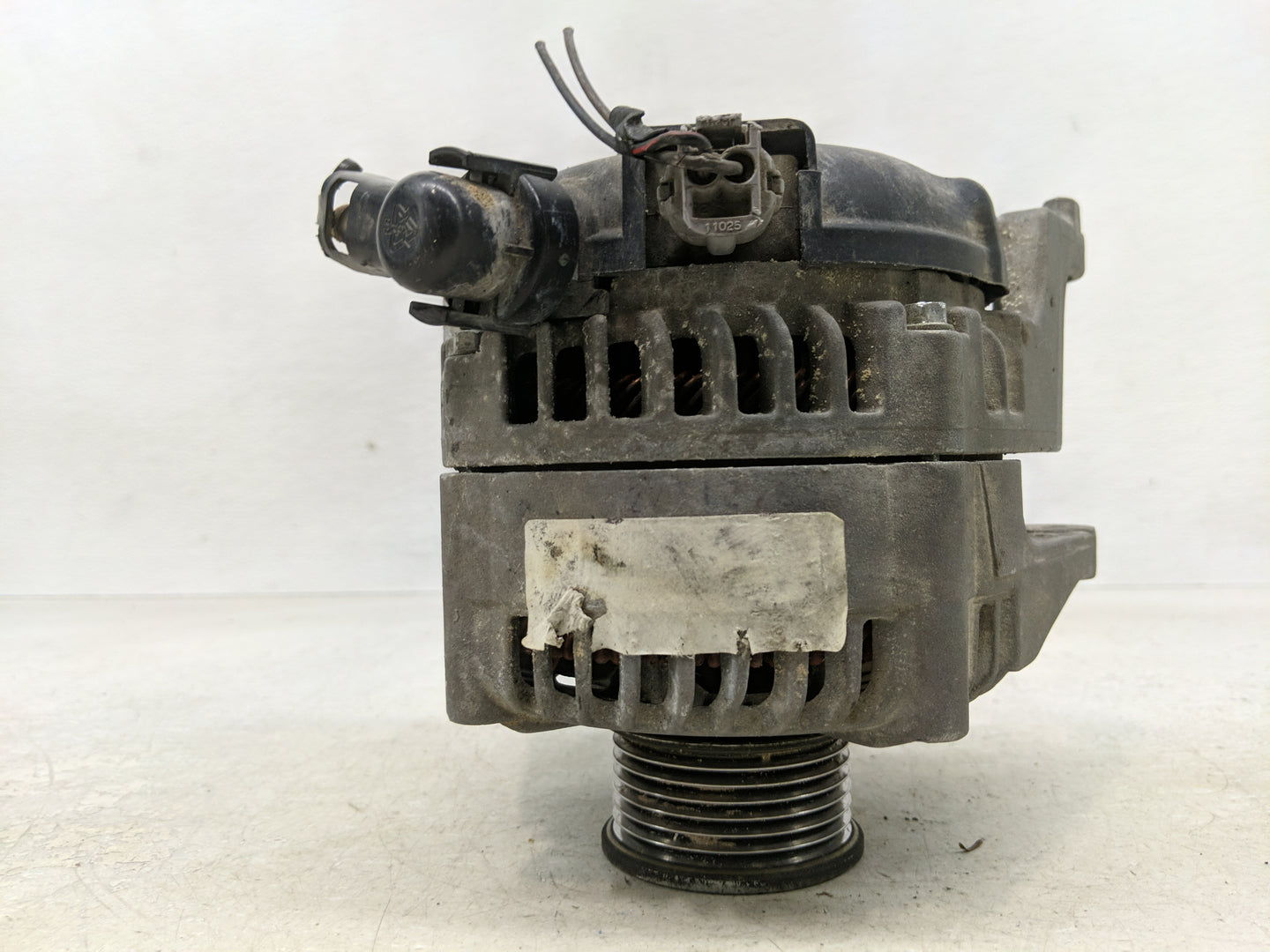 2004-2006 Dodge Durango Alternator Replacement Generator Charging Assembly Engine OEM Fits Fits 2003 2004 2005 2006 OEM Used