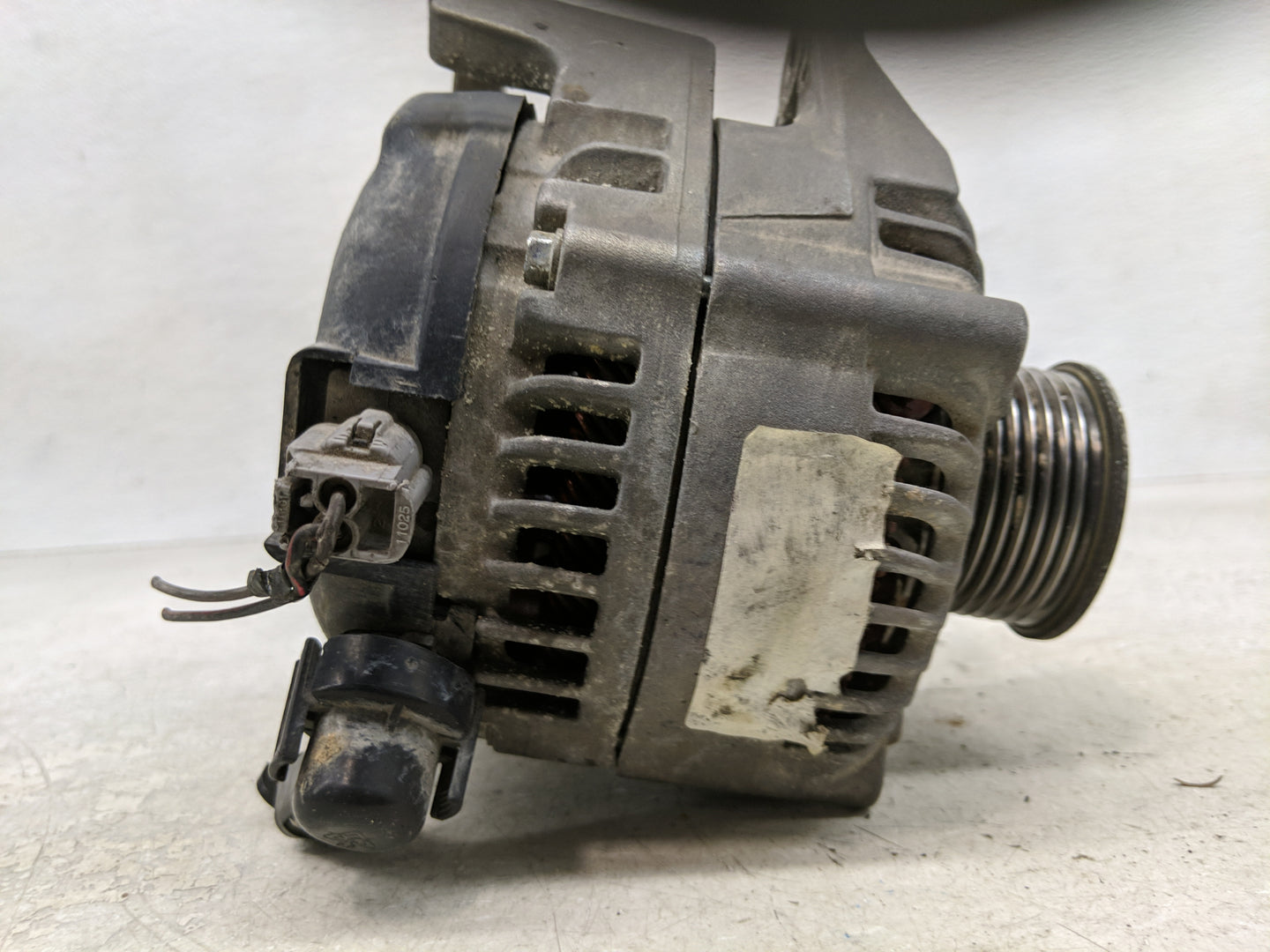 2004-2006 Dodge Durango Alternator Replacement Generator Charging Assembly Engine OEM Fits Fits 2003 2004 2005 2006 OEM Used