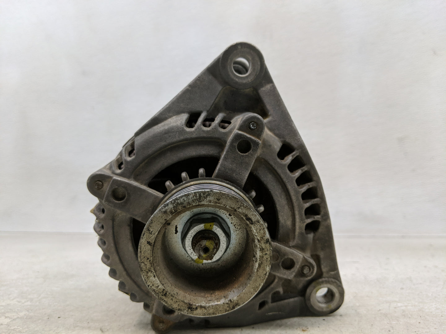 2004-2006 Dodge Durango Alternator Replacement Generator Charging Assembly Engine OEM Fits Fits 2003 2004 2005 2006 OEM Used