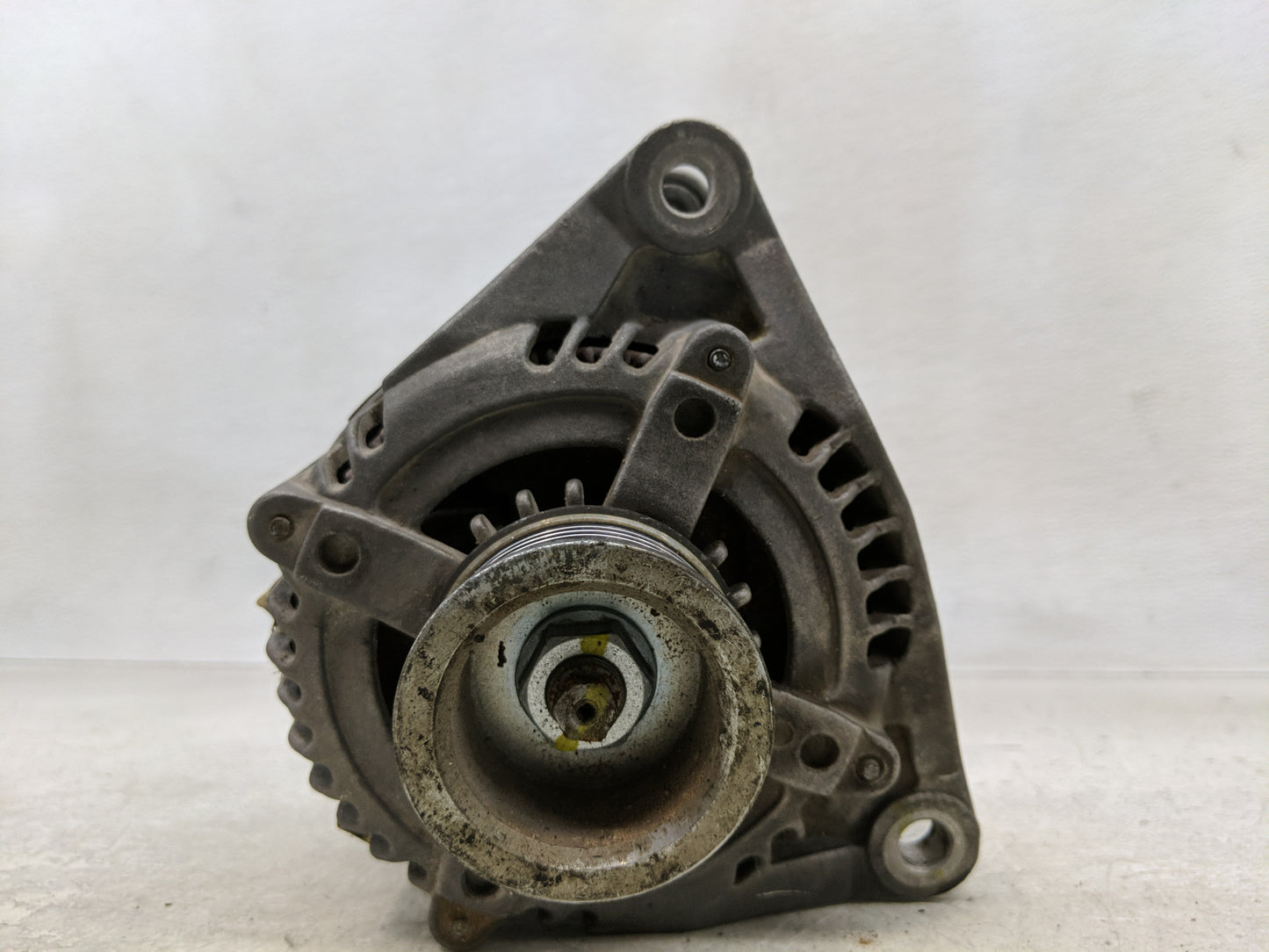 2004-2006 Dodge Durango Alternator Replacement Generator Charging Assembly Engine OEM Fits Fits 2003 2004 2005 2006 OEM Used