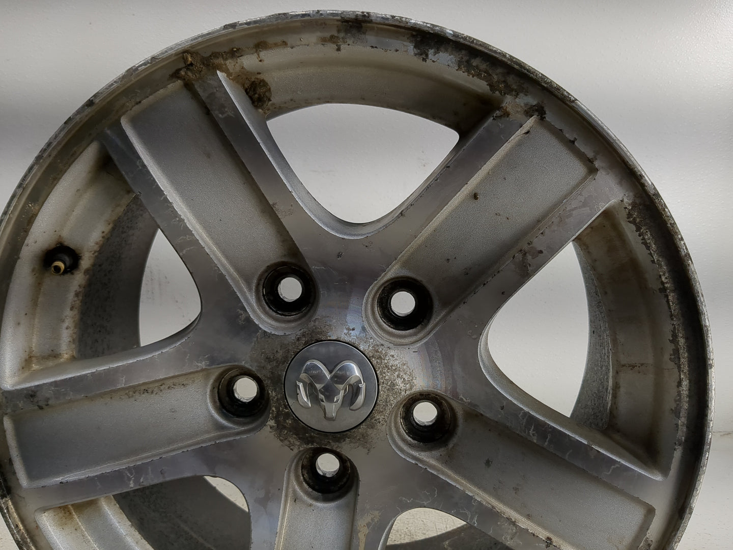 2004-2007 Dodge Durango Oem Wheel Rim 1374701 - Oemusedautoparts1.com