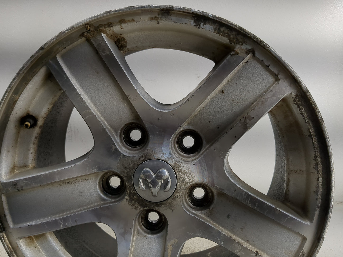 2004-2007 Dodge Durango Oem Wheel Rim 1374701 - Oemusedautoparts1.com