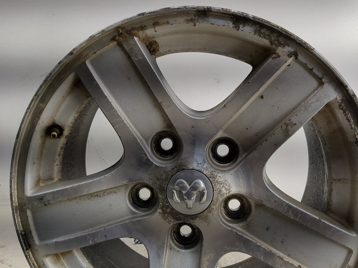 2004-2007 Dodge Durango Oem Wheel Rim 1374701 - Oemusedautoparts1.com