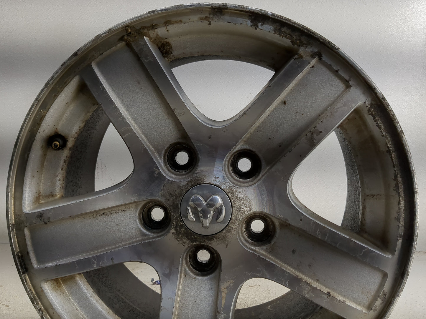 2004-2007 Dodge Durango Oem Wheel Rim 1374701 - Oemusedautoparts1.com
