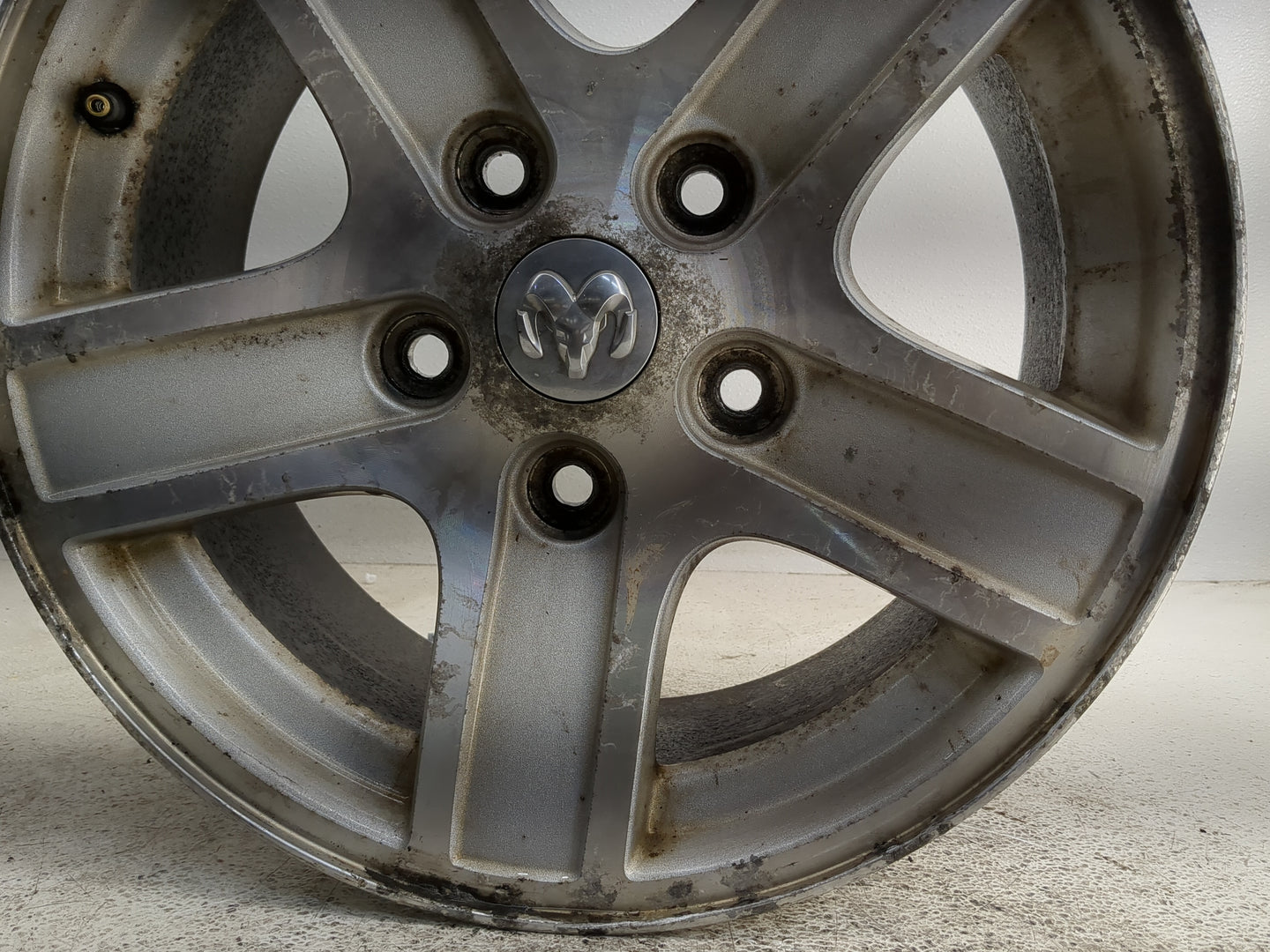 2004-2007 Dodge Durango Oem Wheel Rim 1374701 - Oemusedautoparts1.com