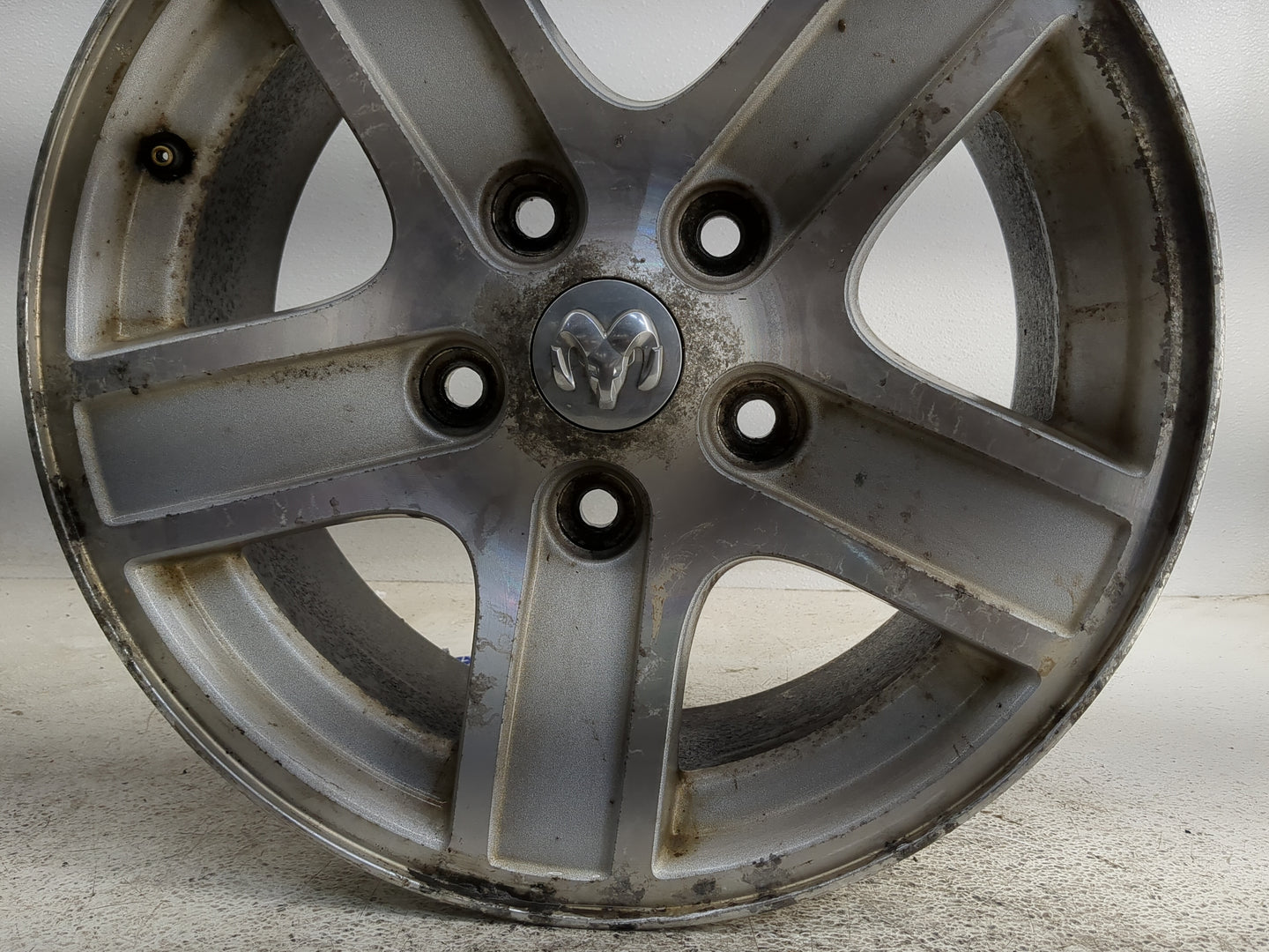 2004-2007 Dodge Durango Oem Wheel Rim 1374701 - Oemusedautoparts1.com