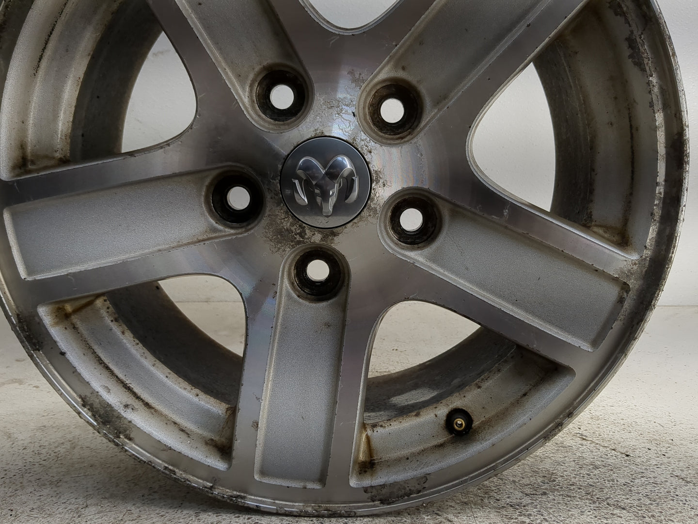 2004-2007 Dodge Durango Oem Wheel Rim 1374702 - Oemusedautoparts1.com