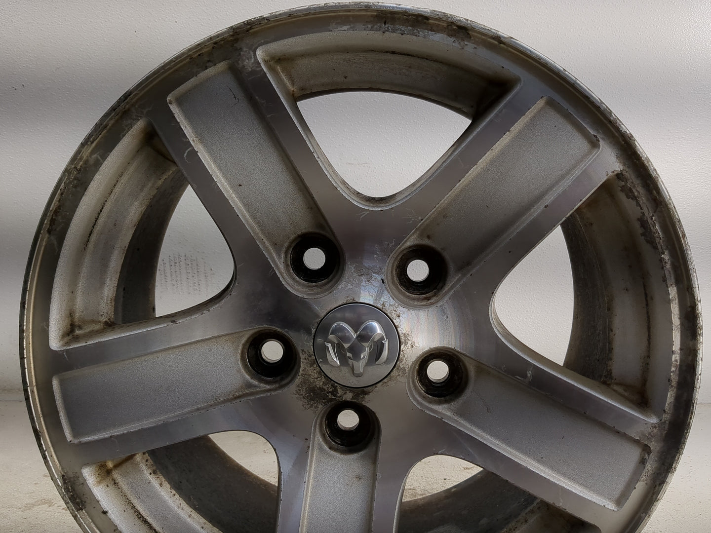 2004-2007 Dodge Durango Oem Wheel Rim 1374702 - Oemusedautoparts1.com
