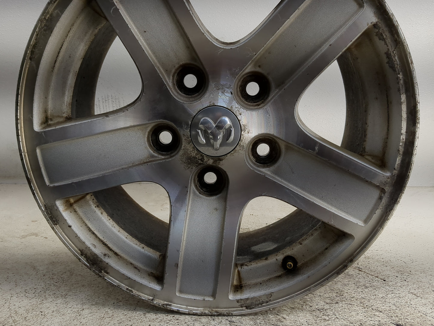 2004-2007 Dodge Durango Oem Wheel Rim 1374702 - Oemusedautoparts1.com