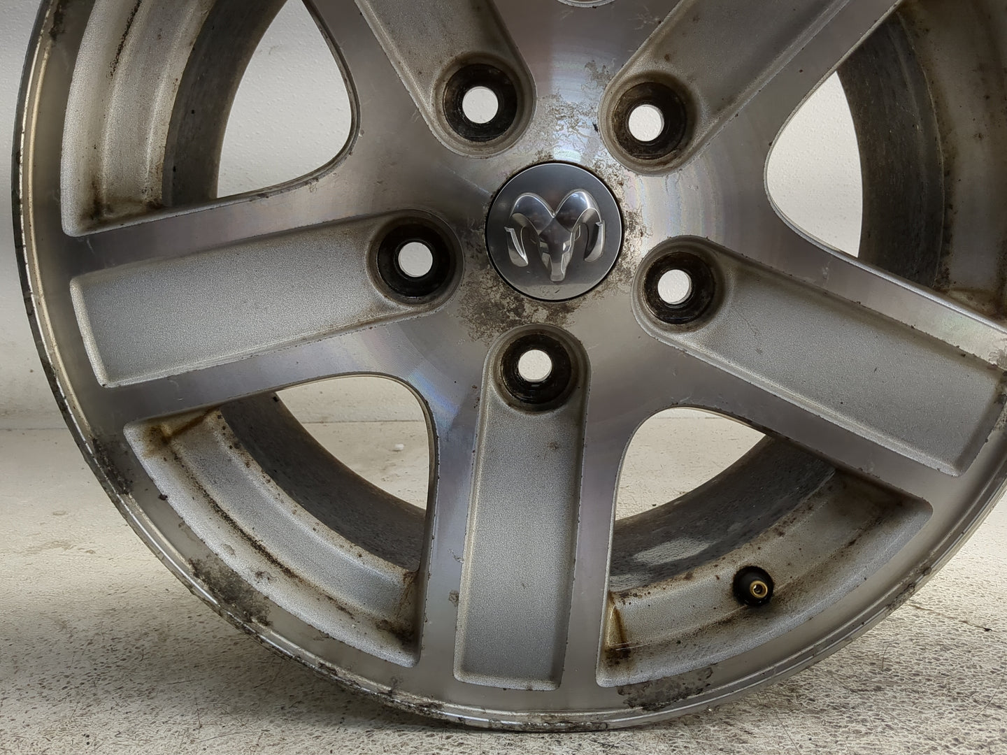 2004-2007 Dodge Durango Oem Wheel Rim 1374702 - Oemusedautoparts1.com